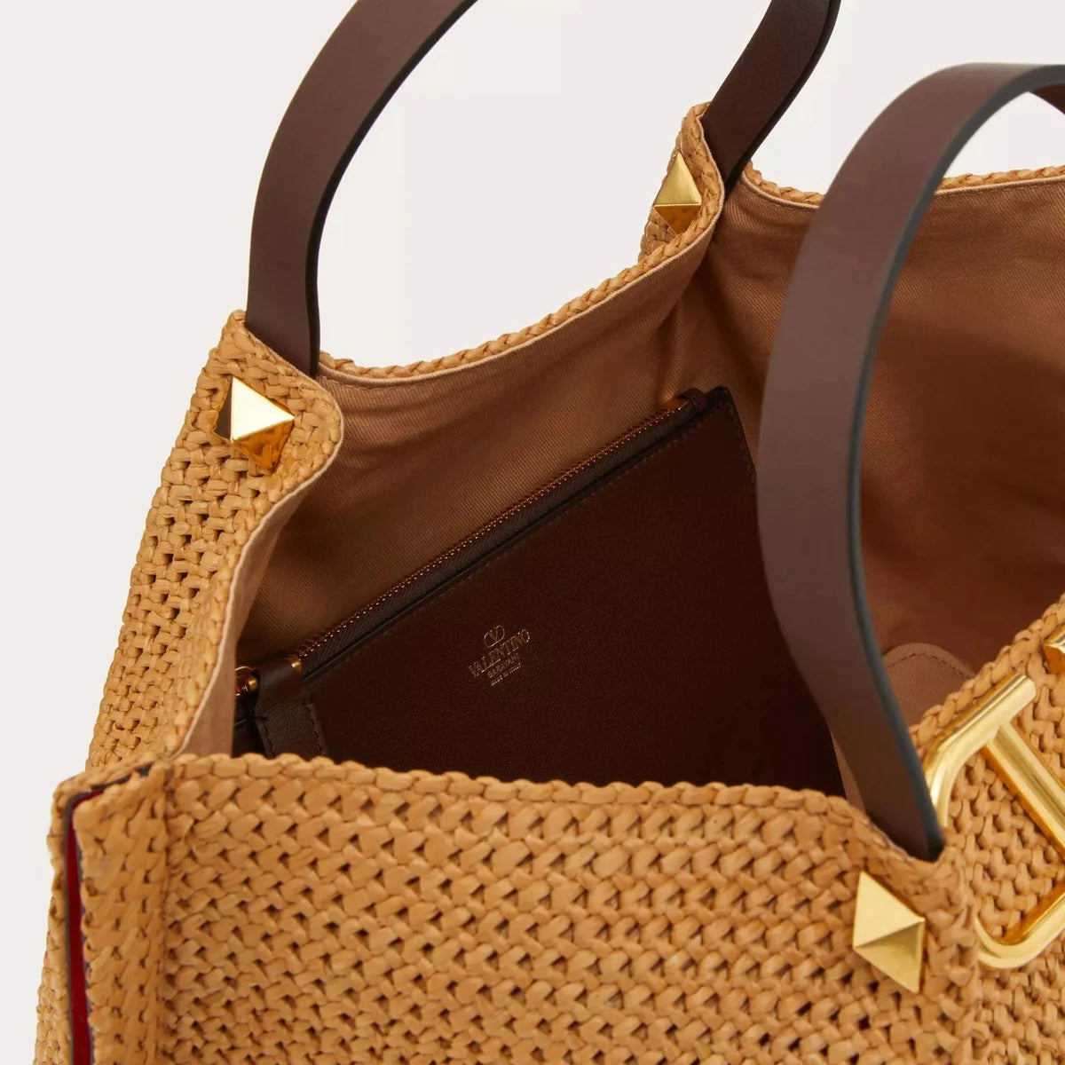 OUVALIA Luxury Edit | Valentino Garavani Medium Shopping Bag In Synthetic Raffia