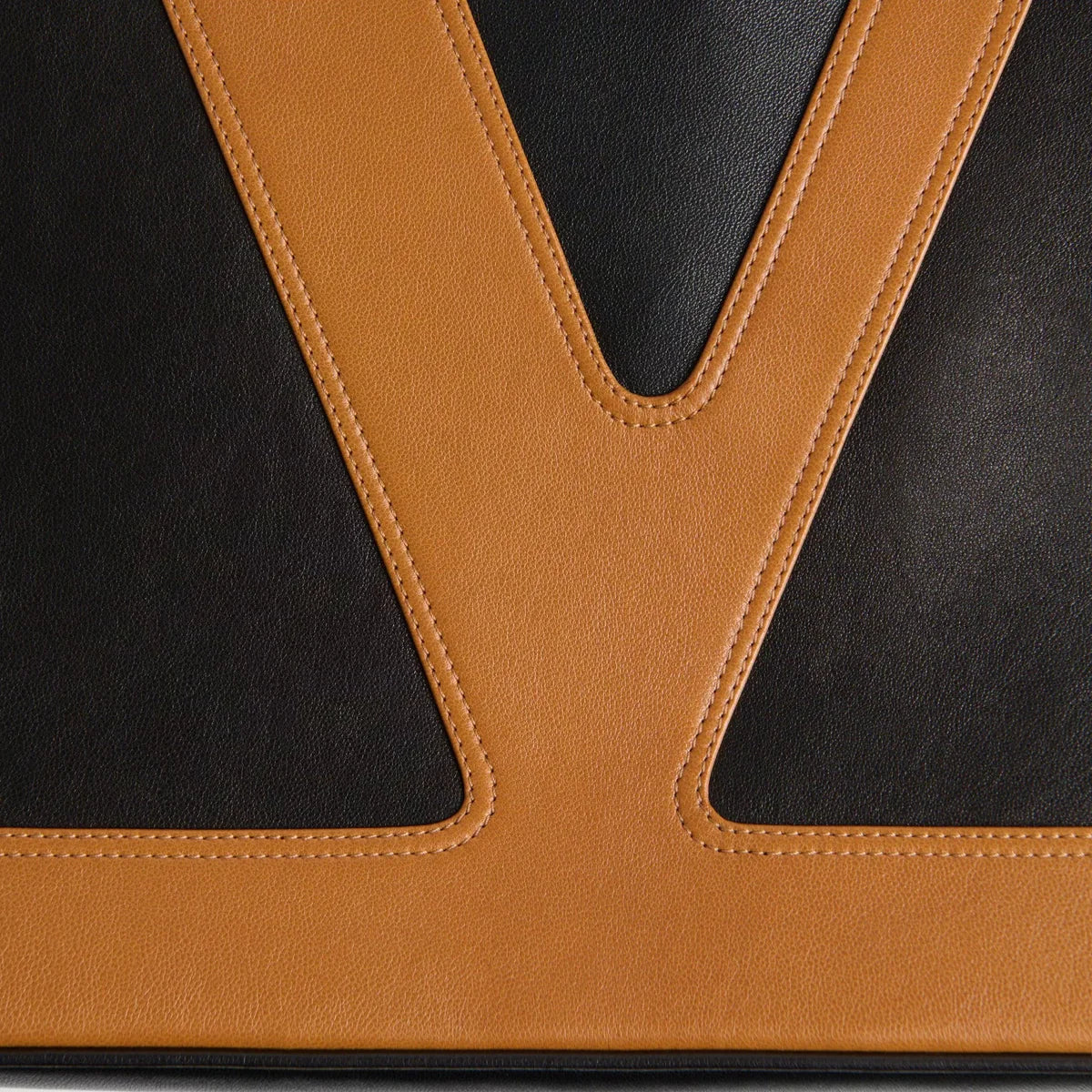 OUVALIA Luxury Edit | Valentino Viva Superstar Shopper